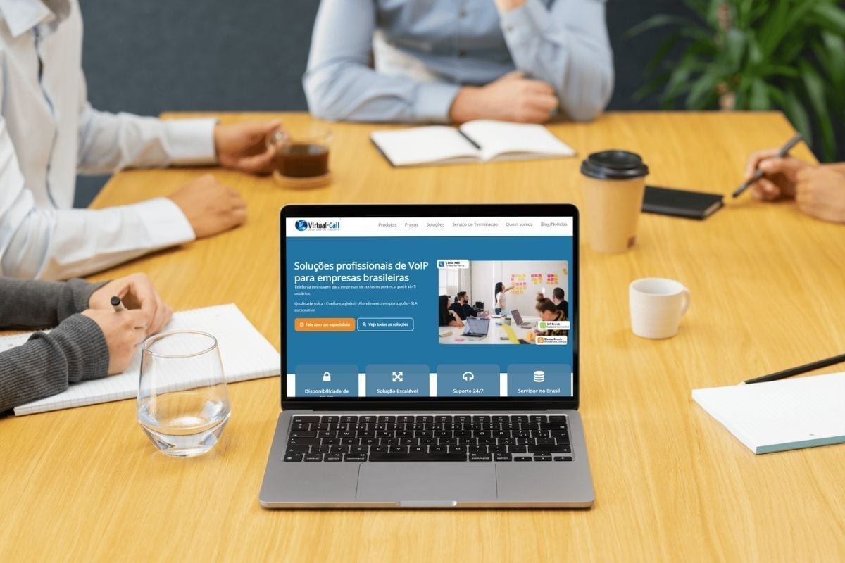 Equipe analisando resultados de estratégia de inbound marketing aplicada